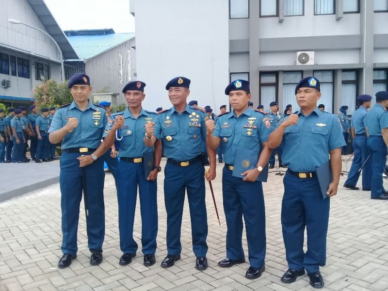 Sejumlah prajurit TNI mendapatkan penghargaan atas keberhasilannya menuntaskan tugas. (Gardanasional.id)