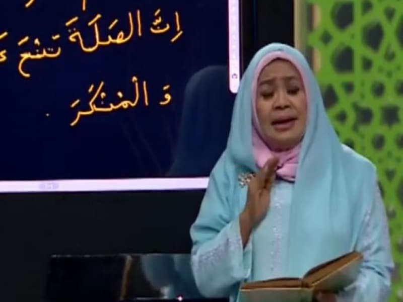 Ustazah Nani Handayani saat memberikan ceramah pada sebuah tayangan di salah satu televisi swasta nasional di Indonesia (Republika.co.id)