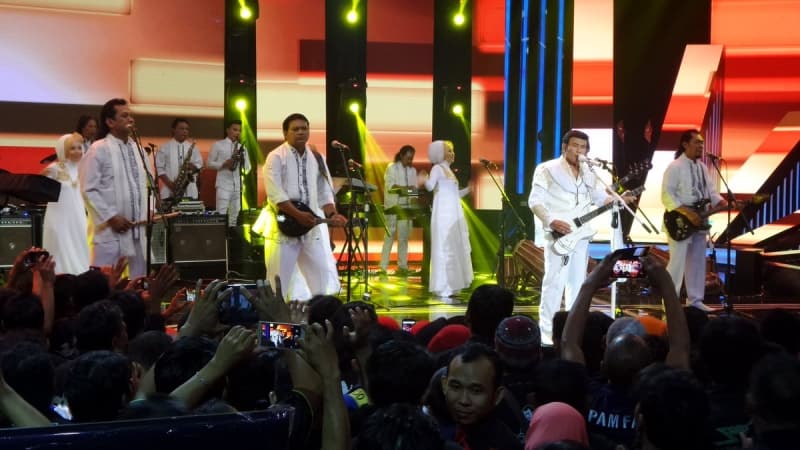 Sang raja dangdut, Rhoma Irama memopulerkan dangdut pada era 1970-an. (Scoopnest.com)