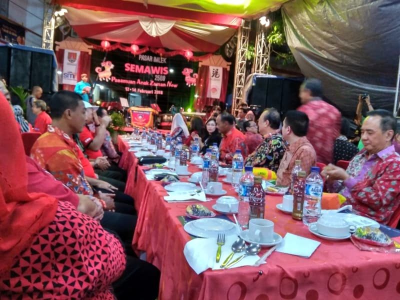 Mengintip Sajian Tok Panjang pada Pasar Imlek Semawis 2018