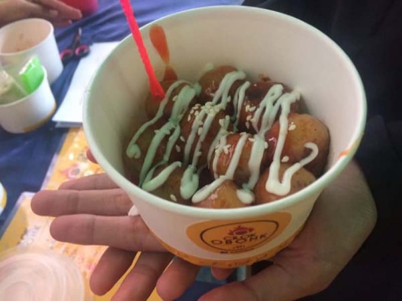 Sajian Cilok Obonk yang di atasnya diberi saus barbeku, balado, dan superhot (AntaraJateng.com).