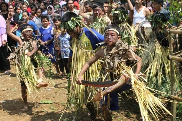 Tari Dayakan (Braling.com)