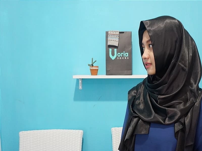 Laksita Pradnya Paramita, Populerkan Kaus Kaki Berkualitas nan Unik