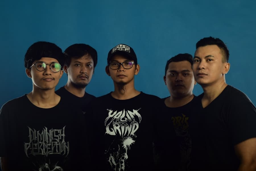 Para personel Distorsi Akustik. (Dokumen Distorsi Akustik)