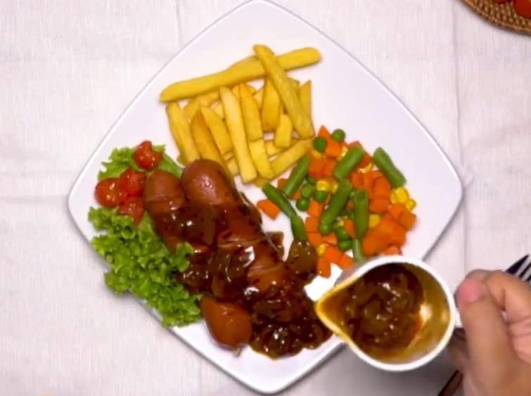 Sosis bakar lada hitam. (Youtube.com)