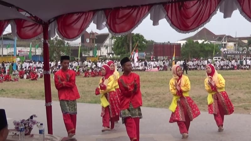 Sebuah pertunjukkan Tari Zipin di Demak. (Youtube.com)