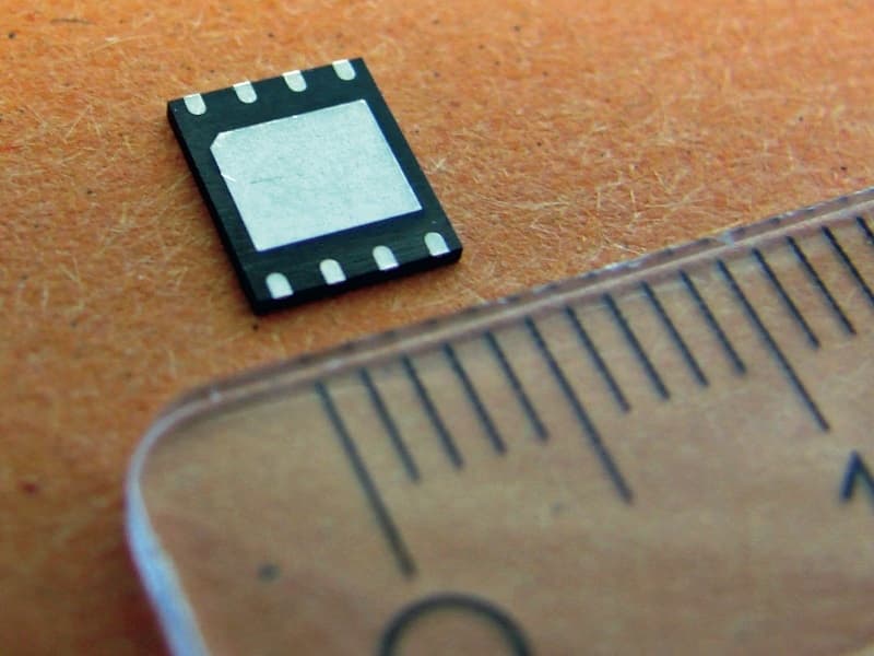 eSIM yang berukuran sangat mini. (Heise)