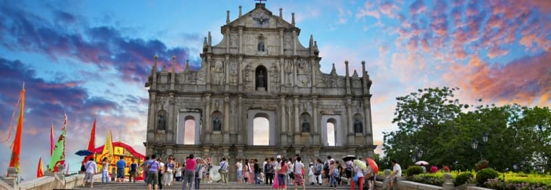 Reruntuhan Gereja St Paul atau Ruins of St Paul’s yang jadi salah satu tempat tujuan wisatawan di Macau. (thousandwonders.net)