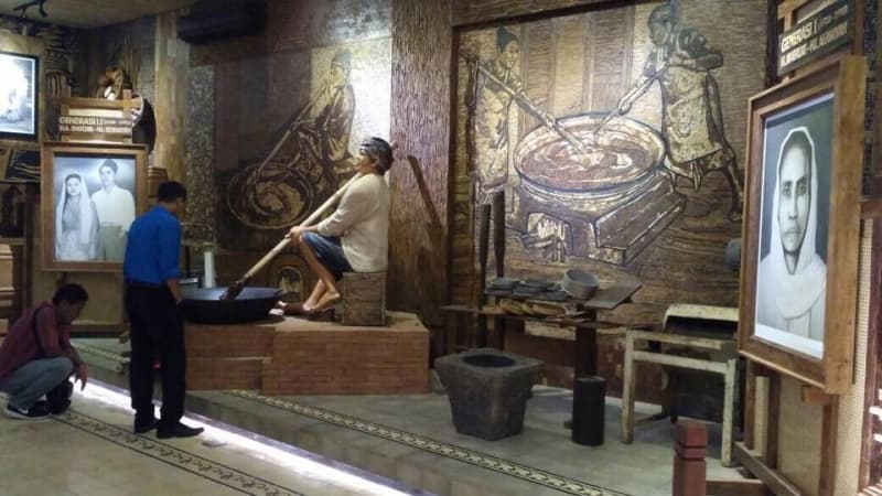 Diorama proses pembuatan jenang di dalam Museum Jenang Kudus (travel.dream.co.id)