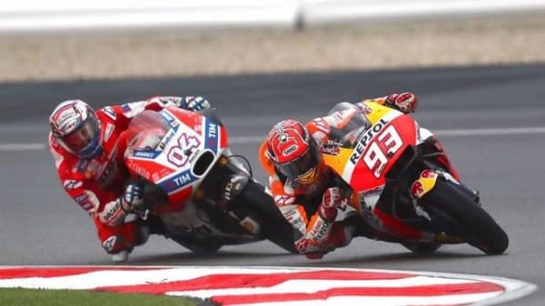 Marc Marquez (depan) dan Andrea Dovizioso (belakang). (Motorsport)