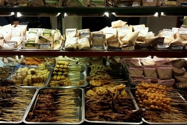 Menu Angkringan. (bonvoyagejogja.com)