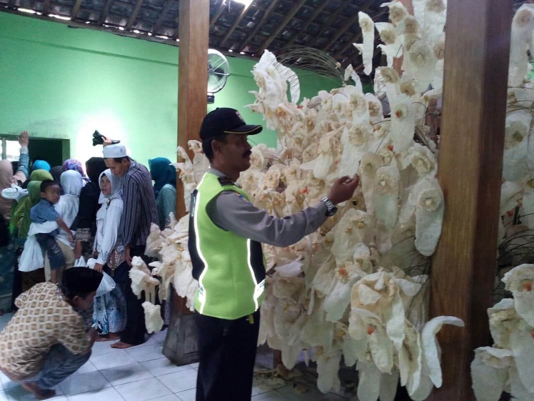 Grebeg Gunungan Lenteng Agung. (Bintarwicaksono)