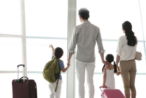 Ilustrasi liburan bersama keluarga. (Printerous)