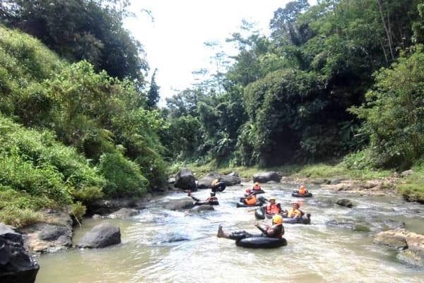 Ilustrasi arung jeram. (Mongabay)