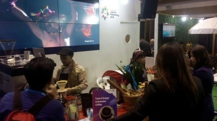 Stand kopi dan jamu Indonesia disukai wisatawan dari berbagai daerah. (Tribunnews.com/Arifuddin Usman)