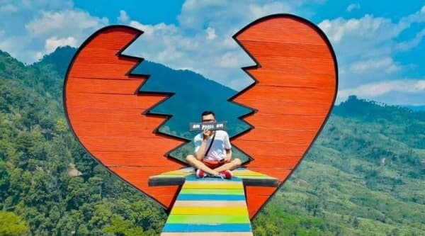 Spot foto keren di Bukit Asmara Situk. (Instagram)