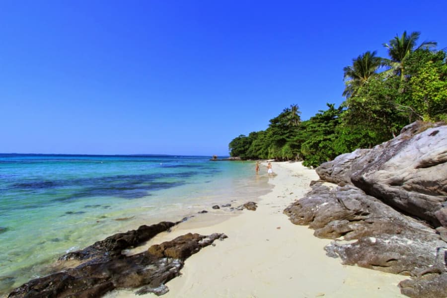 Pantai Batu Topeng (daftarpantaiindah.web.id)