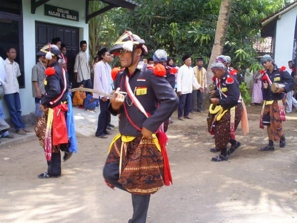 Ching Pho Ling, Tarian dalam Sejumlah Tafsir  