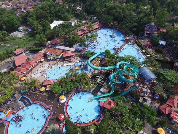 Owabong Waterpark Purbalingga (hargatiketmasuk.info)