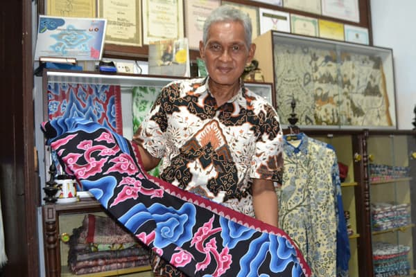 Ajaran Kesabaran dalam Selembar Kain Batik Mega Mendung 