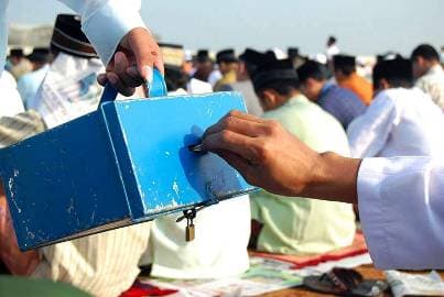 Berinfak. (Wajibbaca.com) 