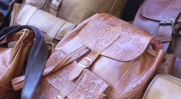 Tas Kulit. (WowKeren)