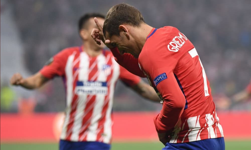 Antoine Griezmann saat mencetak gol ke gawang Olympique Marseille di final Liga Eropa (Squawka.com)