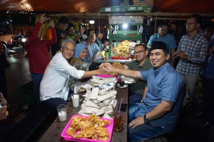 Pasangan Ganjar-Yasin dan Sudirman Ida saat makan bersama (Kompas.com)