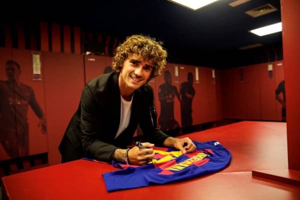 Antoine Griezmann saat diperkenalkan sebagai pemain Barcelona (Twitter/FCBarcelona)