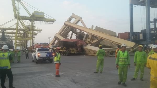 Crane yang ambruk di Pelabuhan Tanjung Emas, Semarang (Infopublik)
