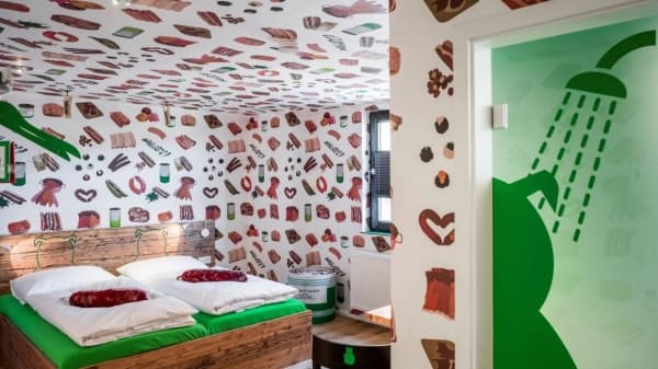 Hotel Boebel Bratwurst Bed and Breakfast bertema sosis di Jerman. (stuff.co.nz)