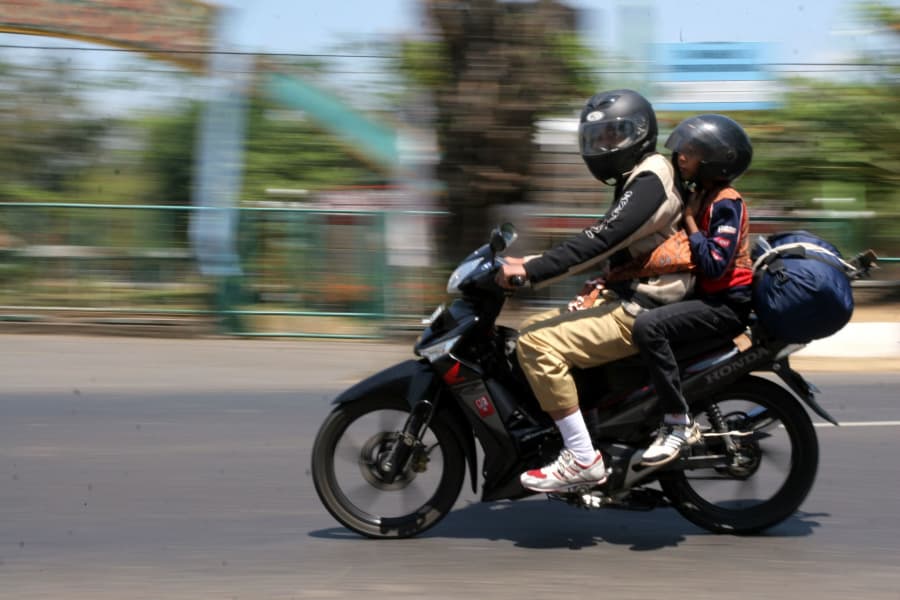 Tips aman mudik naik sepeda motor. (Kismantoro.or.id)