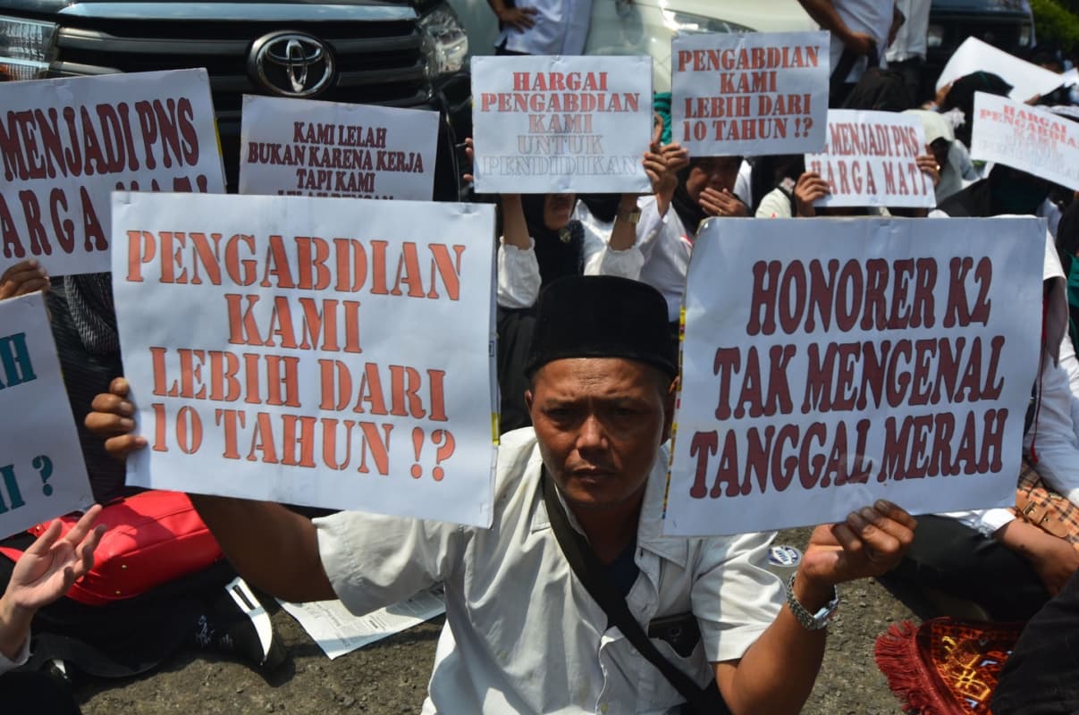 Pegawai Honorer yang kesulitan menjadi CPNS bisa mendaftar sebagai PPPK. (Adeng Bustomi /Antara Foto)