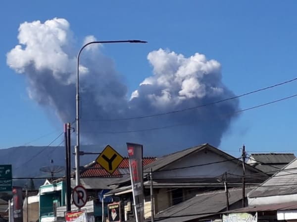 Erupsi Gunung Tangkuban Perahu. (Minews)