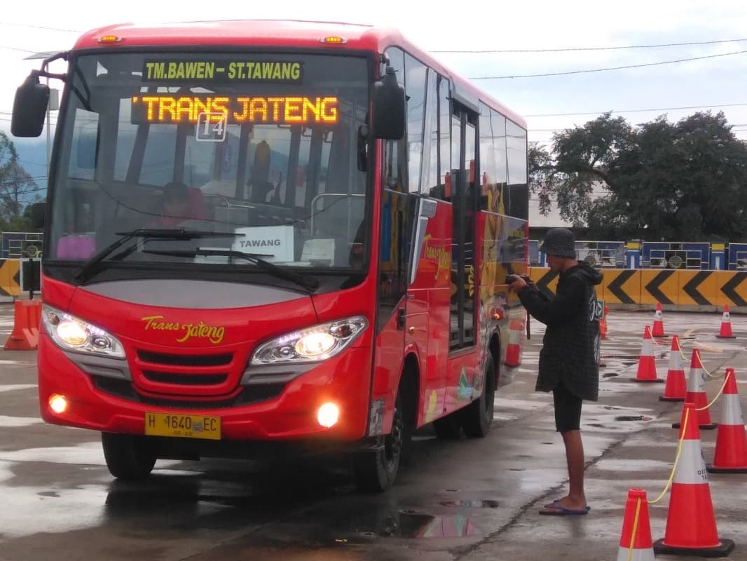 Bus Trans Jateng koridor Semarang-Kendal. (Twitter @BrtTransJateng)