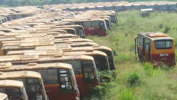 Kuburan Bus Transjakarta di Bogor. (Merdeka/Arie Basuki)
