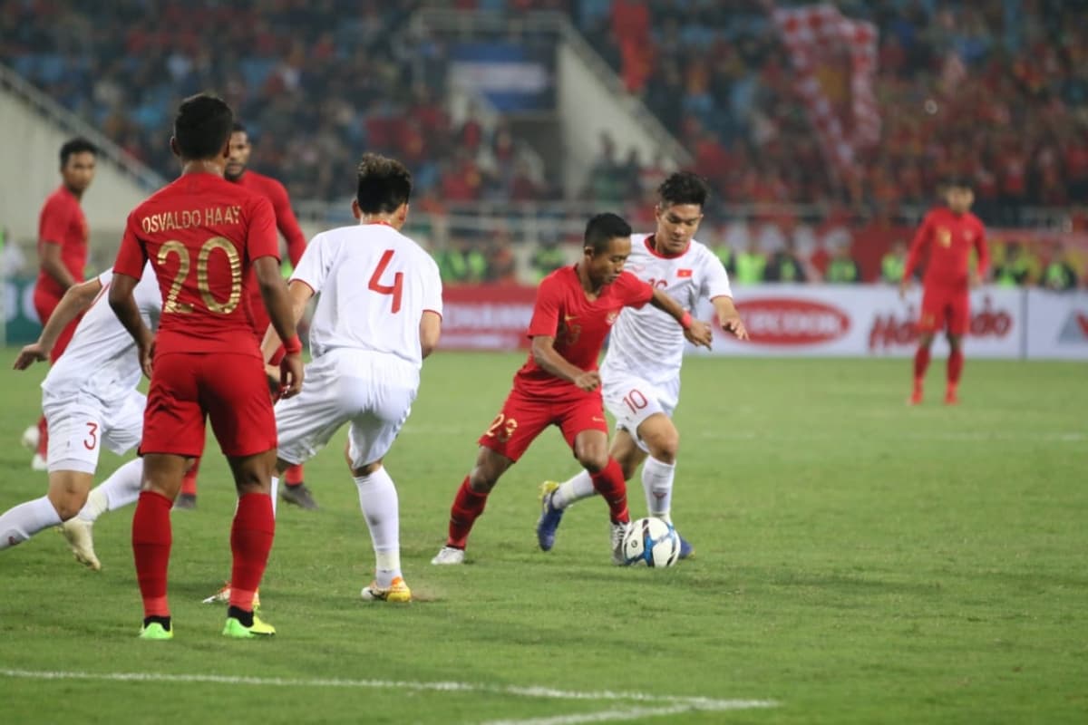 Timnas U-23 saat bertanding melawan Vietnam. (Bolalob/Murfi Aji)