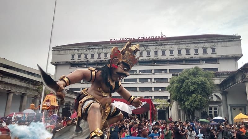 Salah satu ogoh-ogoh di depan Balai Kota Semarang. (Inibaru.id/Jamal AN)
