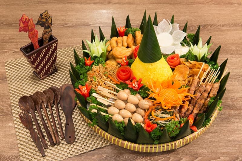 Tradisi Tumpengan dan Makna Filosofisnya