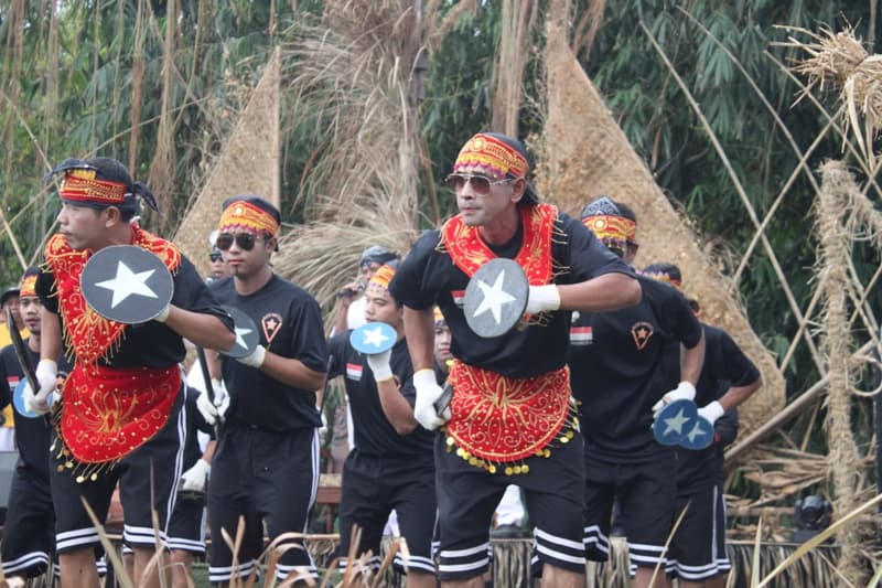 Kesenian Kubro Siswo menjadi pembuka dalam Festival Lima Gunung 2018. (Inibaru.id/Putri Rachmawati)