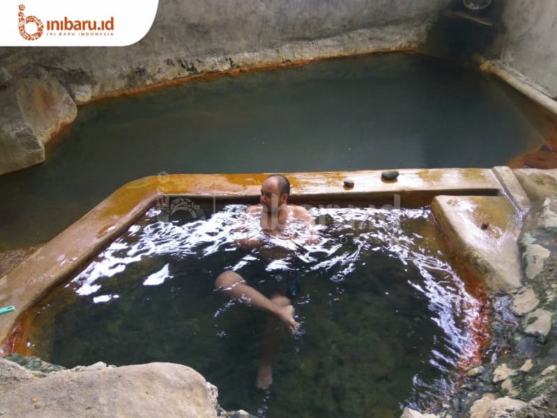 Air panas yang mengandung sulfur baik untuk kesehatan kulit. (Inibaru.id/Mayang Istnaini)