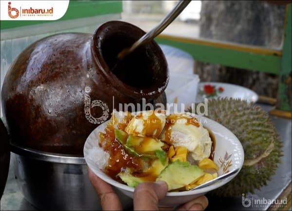 Semangkuk es dawet duren Pak Amad. (Inibaru.id/ Mayang Istnaini)