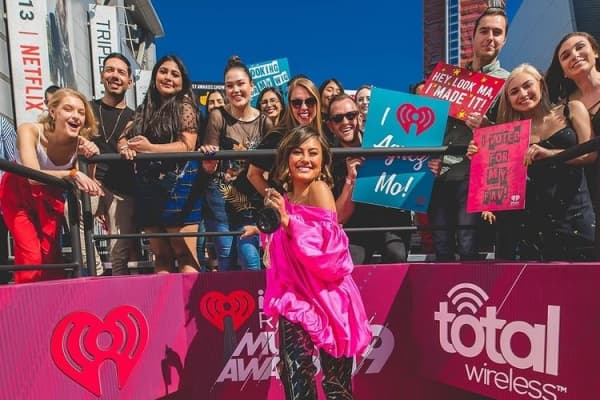 Agnez Mo saat menghadiri ajang iHeart Radio Awards 2019 di Los Angeles. (Instagram/ iHeartradio)