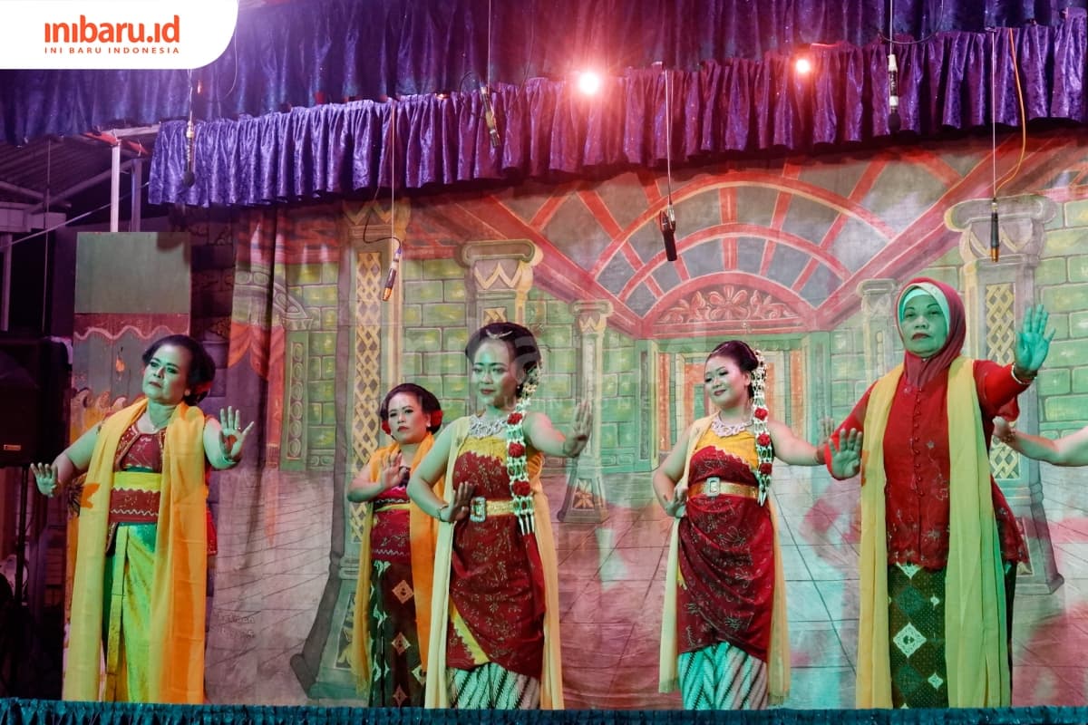 Penampilan Tari Gambyong. (Inibaru.id/ Mayang Istnaini)