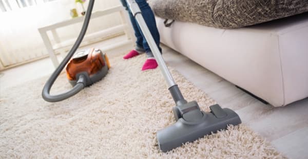 Ilustrasi membersihkan karpet. (Shutterstock)