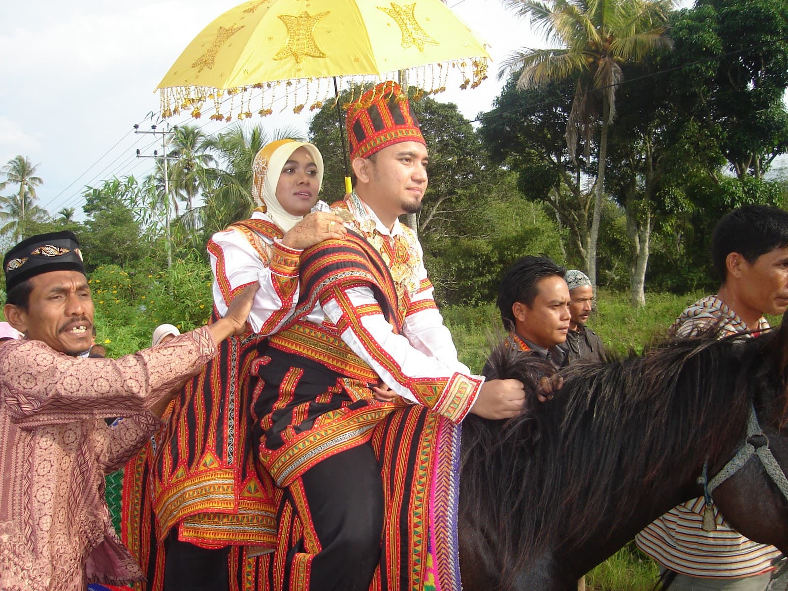 Tradisi Unik Mengarak Pengantin Baru di Grobogan