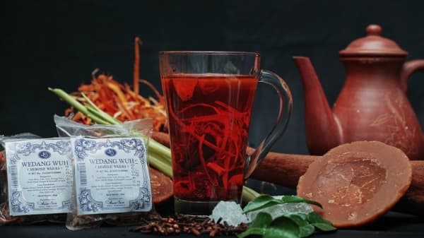 Wedang uwuh ini tersaji dalam kemasan instan. (Bookprimera)