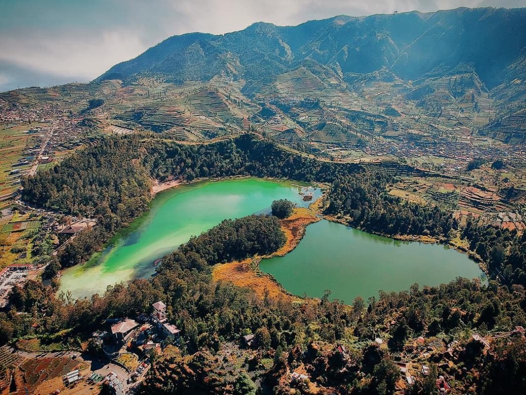 Telaga Warna di Dieng. (Masyitatour)