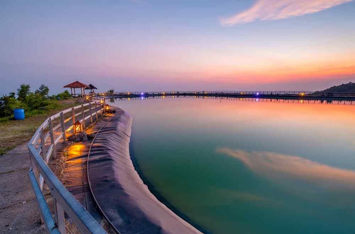 Embung Batara Sriten, Tugu Magir, dan Matahari yang Kembali ke Peraduan