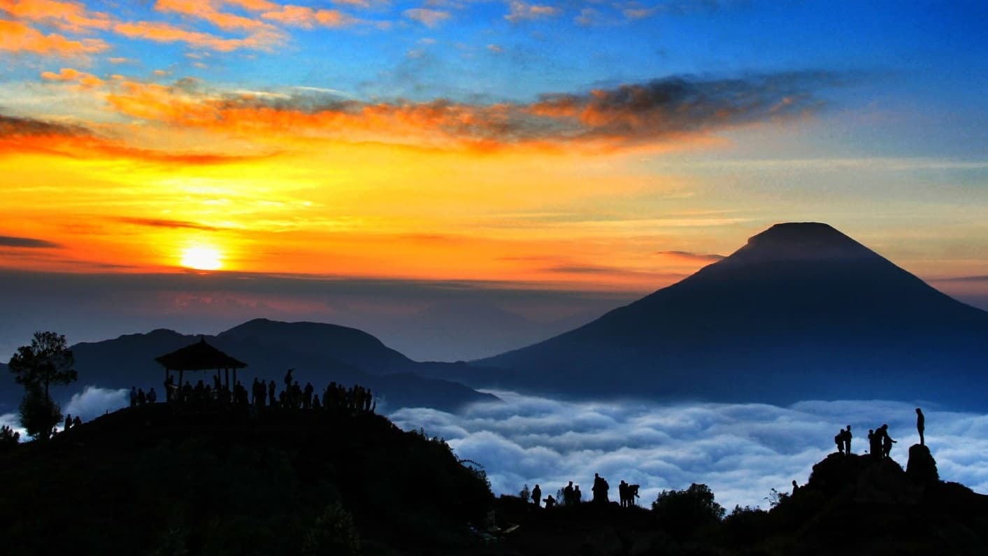 Bukit Sikunir, spot terbaik menyaksikan sunrise di Dieng, Jawa Tengah. (wonderfulldieng.com)